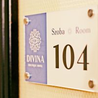 Bence, Petra, Réka, Mama