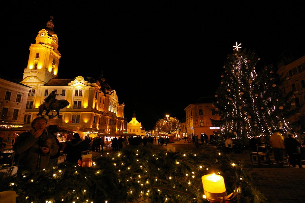 Pécs, Széchenyi Square, Christmas market