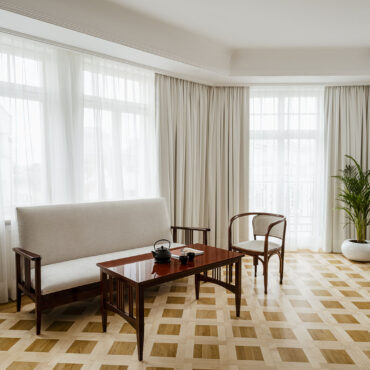 Nobu Art Deco lakosztályának nappalija (forrás: Nobu Hotel weboldal)