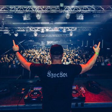 Dj Szecsei a harkányi éjszakai fürdő fő fellépője 2023.07.15-én! plakát