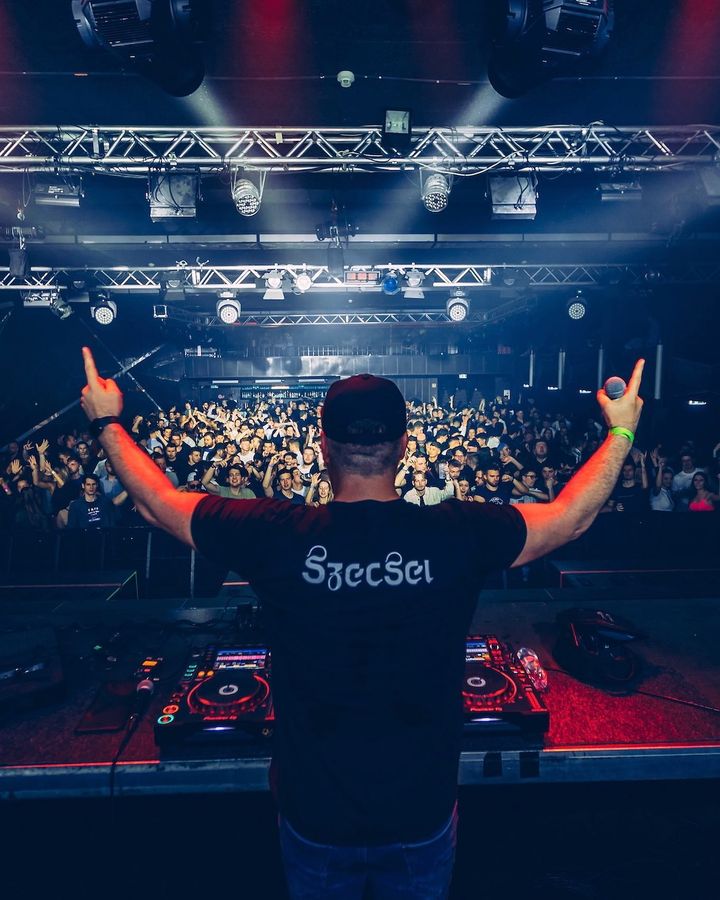 Dj Szecsei a harkányi éjszakai fürdő fő fellépője 2023.07.15-én! plakát