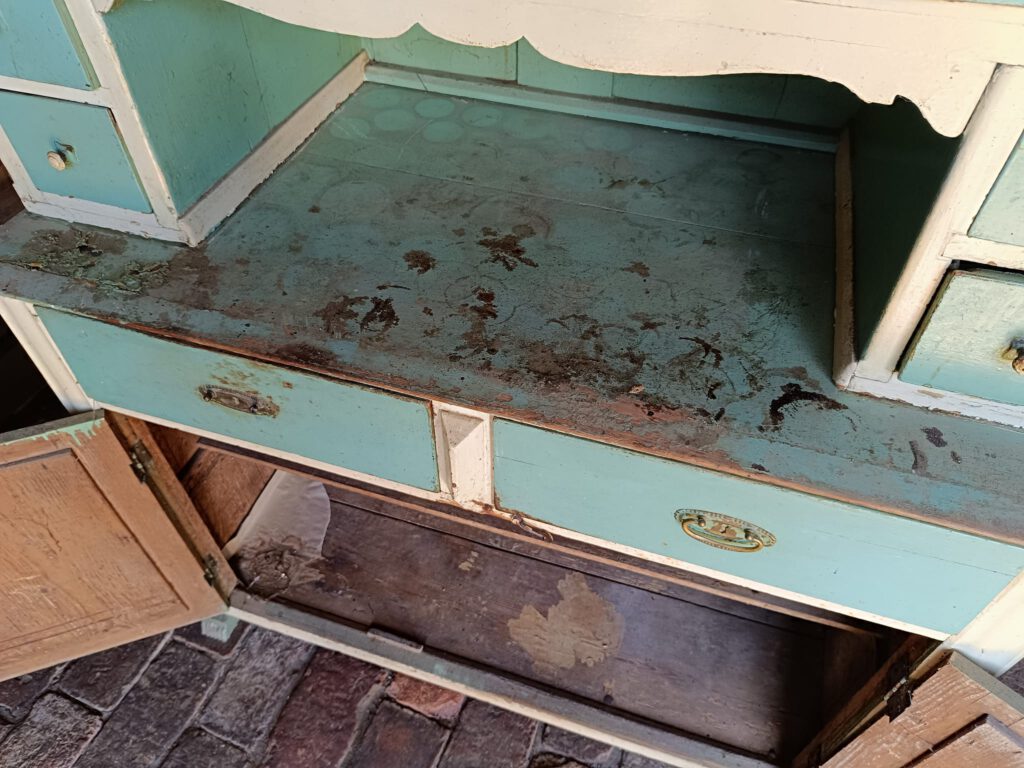 Cifraház - használt bútor restaurálás