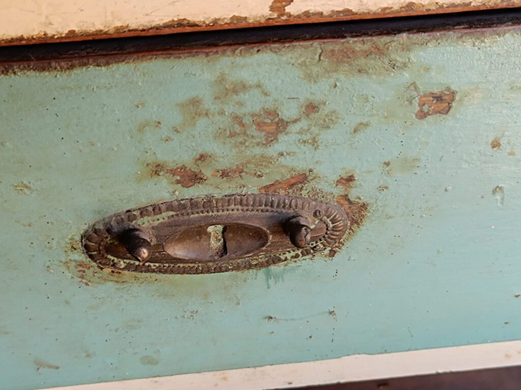 Cifraház - használt bútor restaurálás a 30-as évekből