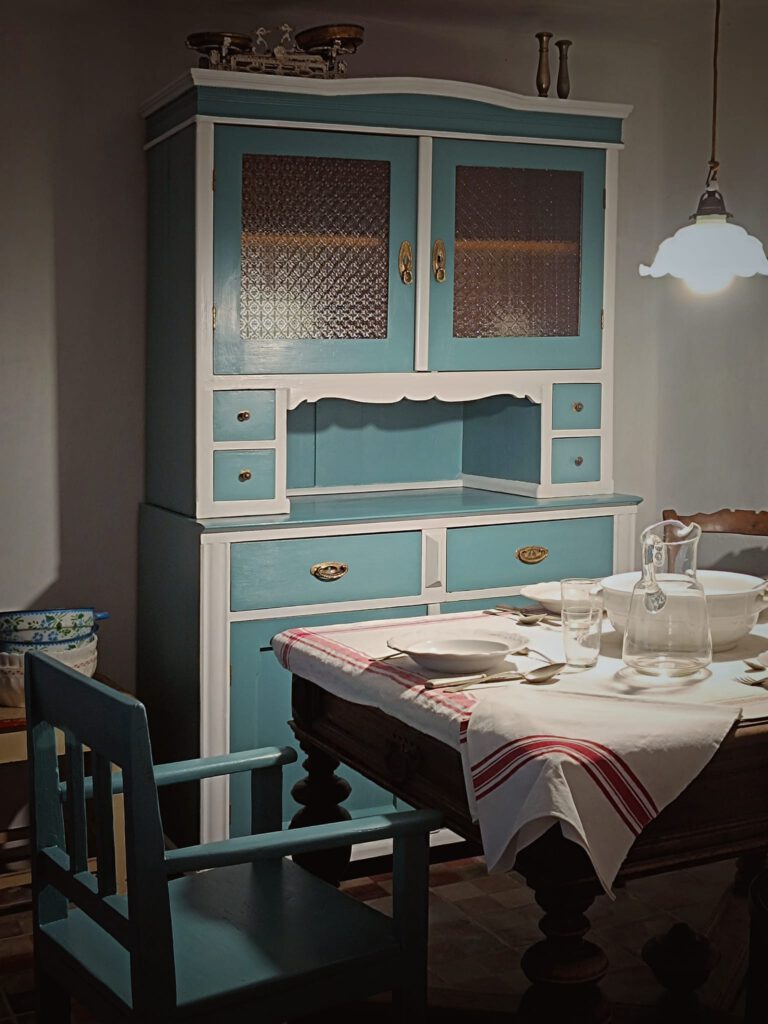 Cifraház - használt bútor restaurálás a 30-as évekből