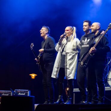 Anna And The Barbies