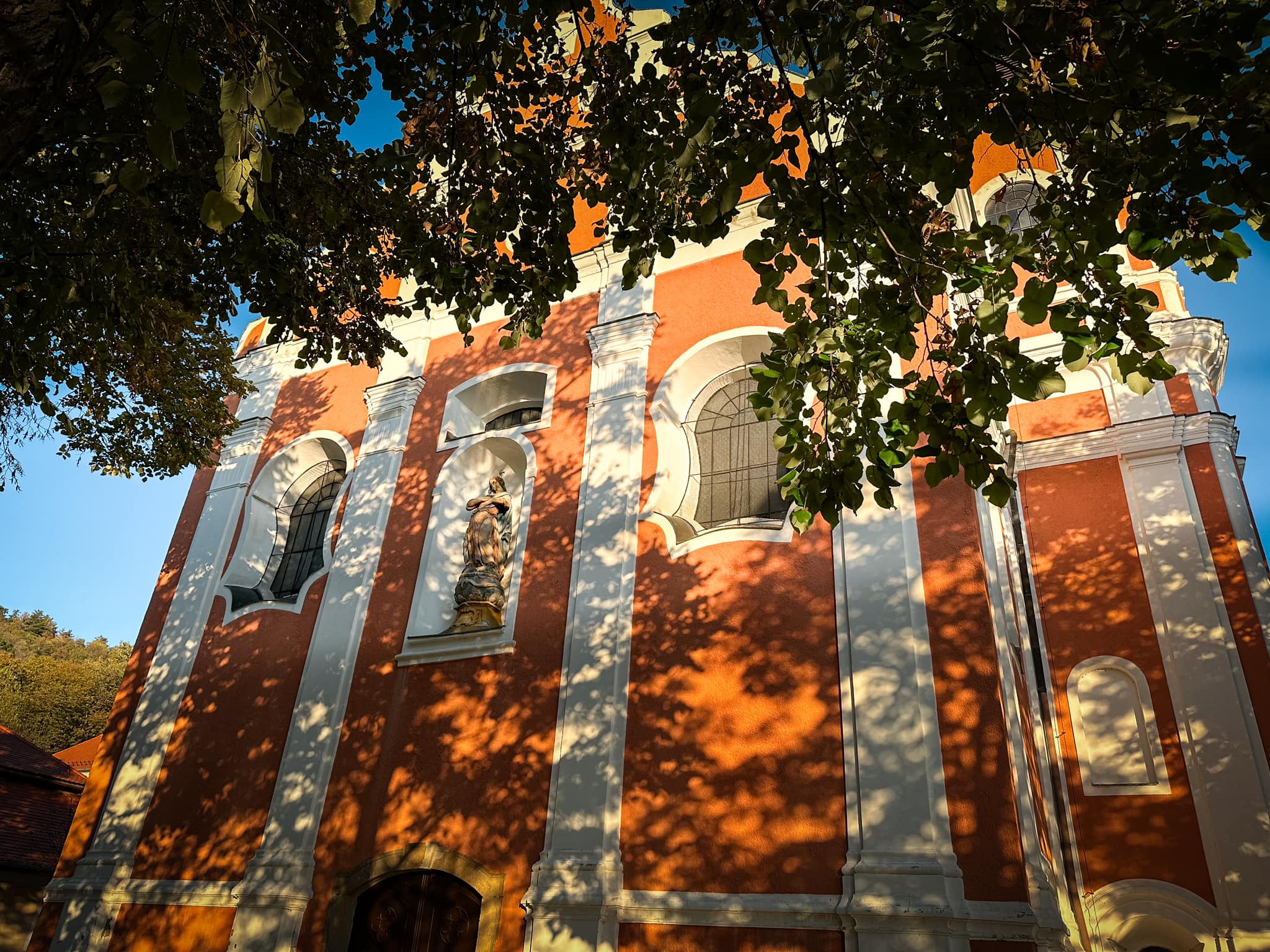 Ősz Máriagyűdön, szép táj, Kegytemplom, 2024