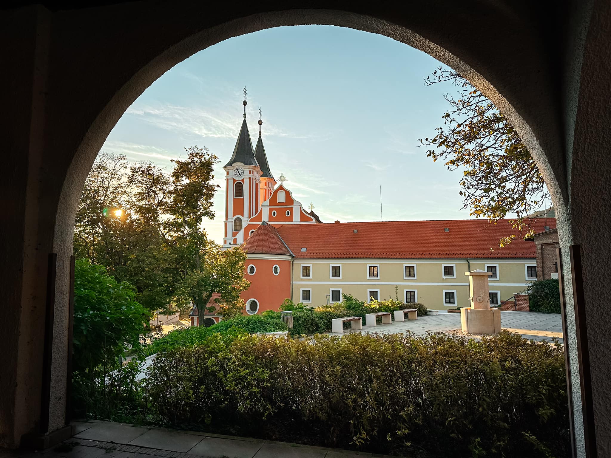 Ősz Máriagyűdön, szép táj, Kegytemplom, 2024
