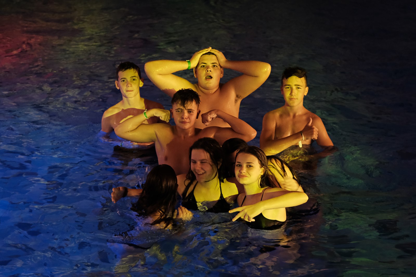 Harka Vízivilág, éjszakai fürdőzés