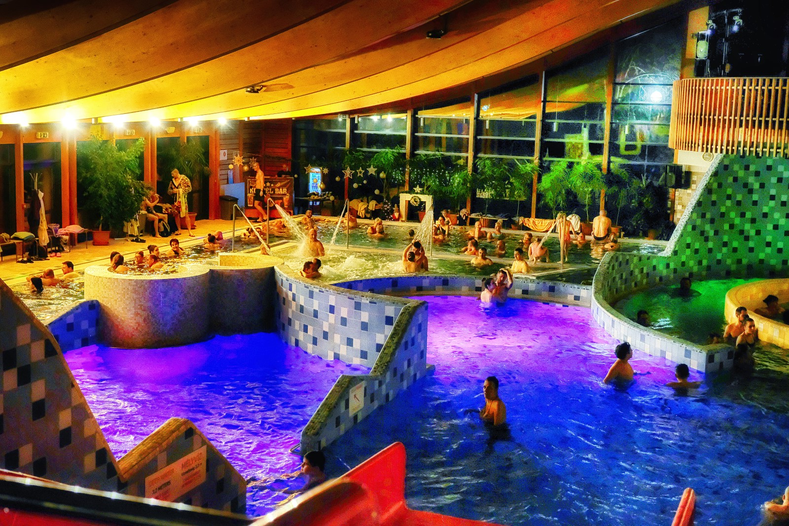 Harka vízivilág, éjszakai fürdőzés 2025-ben is!