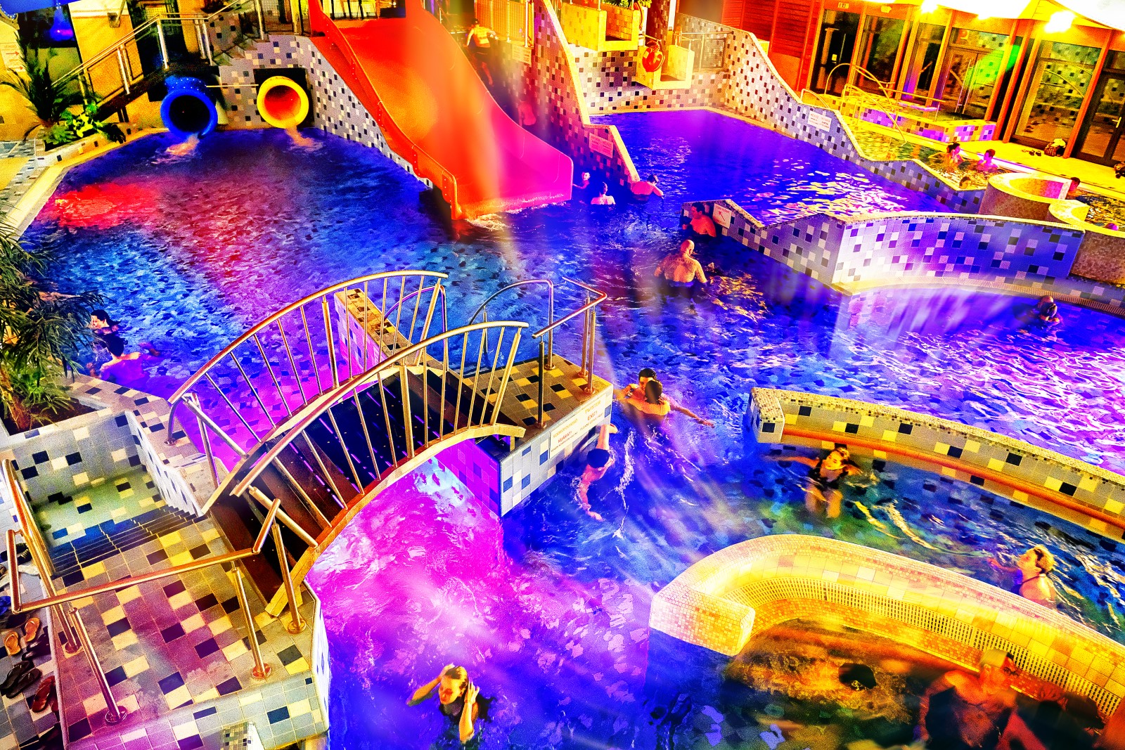 Harka Vízivilág Harkány, éjszakai fürdőzés